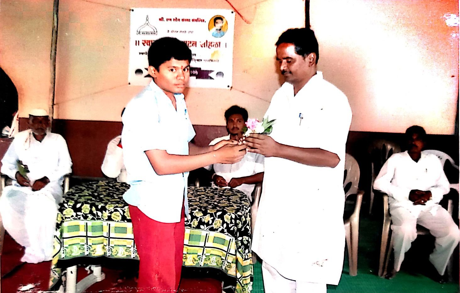 Krishna Shelke welcoming Shri Sudam Kaka Bhondve at the Swapnapurti program